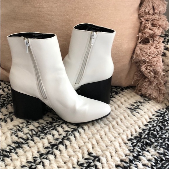 ✨ Steve Madden Booties in White ✨ - Picture 3 of 5